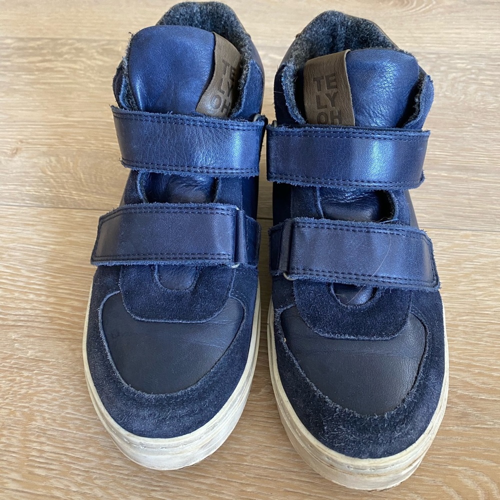 Telyoh Navy Blue Leather Sneaker, wool lined. Size 33 EU, 1.5 US
